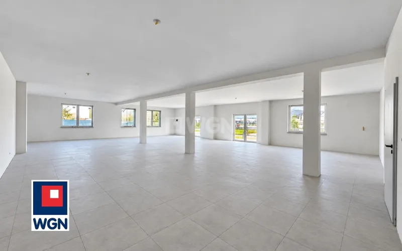 Lokal usługowy na  wynajem Reda - LOKAL USŁUGOWY 213 m2 | PARTER| duże witryny | parking| teren zielony